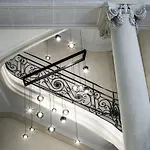 La Clef Champs-élysées By The Crest Collection Hotel París