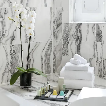 Отель La Clef Champs-elysees By The Crest Collection 5*