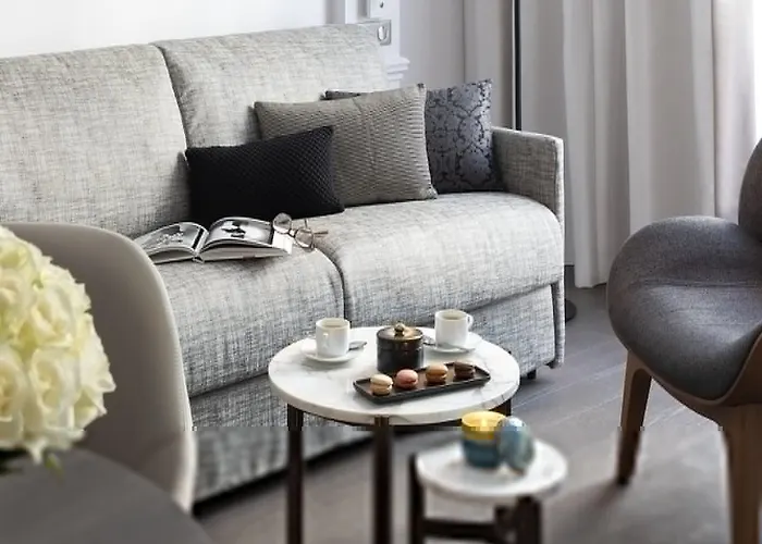 巴黎拉克莱芙香榭丽大街服务公寓 • 雅诗阁臻选 酒店 5*