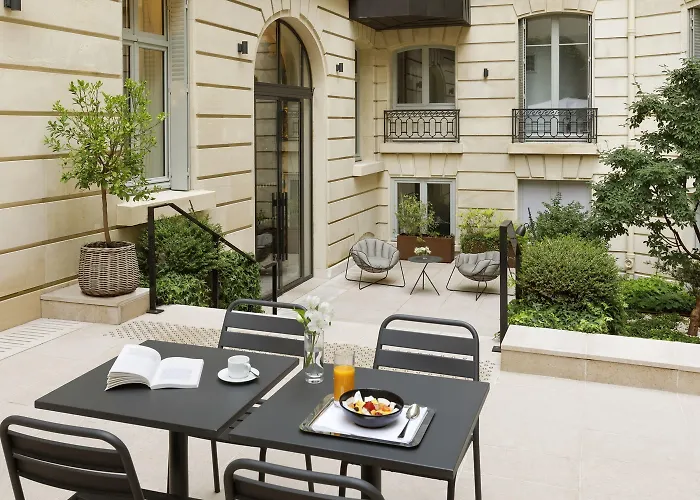 巴黎拉克莱芙香榭丽大街服务公寓 • 雅诗阁臻选 酒店 5*